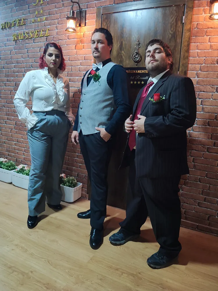 Escape room New Hotel Russell Marbella — los actores en la entrada